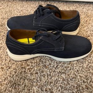 Boys Navy dress shoes never worn